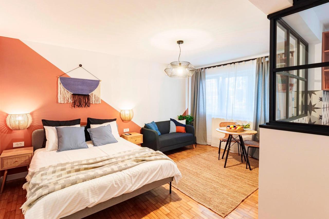 ブカレストCentral Modern Flat Near Metro & Parkアパートメント エクステリア 写真